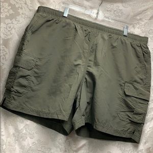 LL Bean Olive Cargo Lined Outdoor Short XLarge EUC